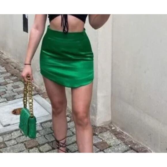 Zara Womens XSmall XS Kelly Green Satin Mini Skirt Asymmetrical Blogger Fave - Picture 10 of 10